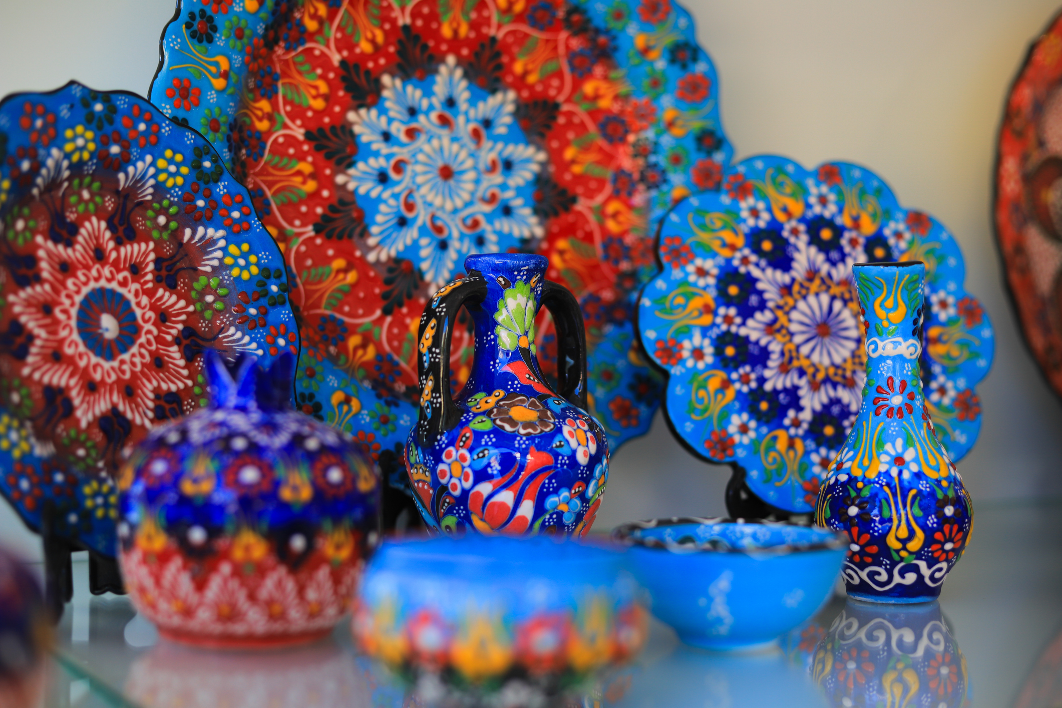 Albanian ceramics in the shop