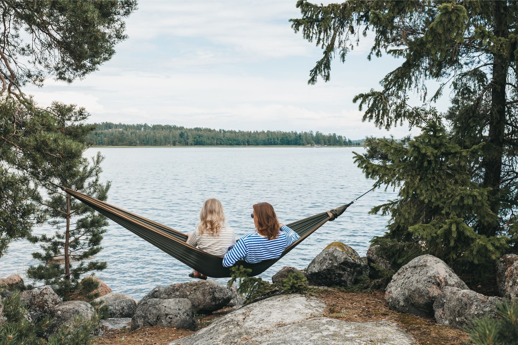 Relaxing by the lake - Emilia Hoisko