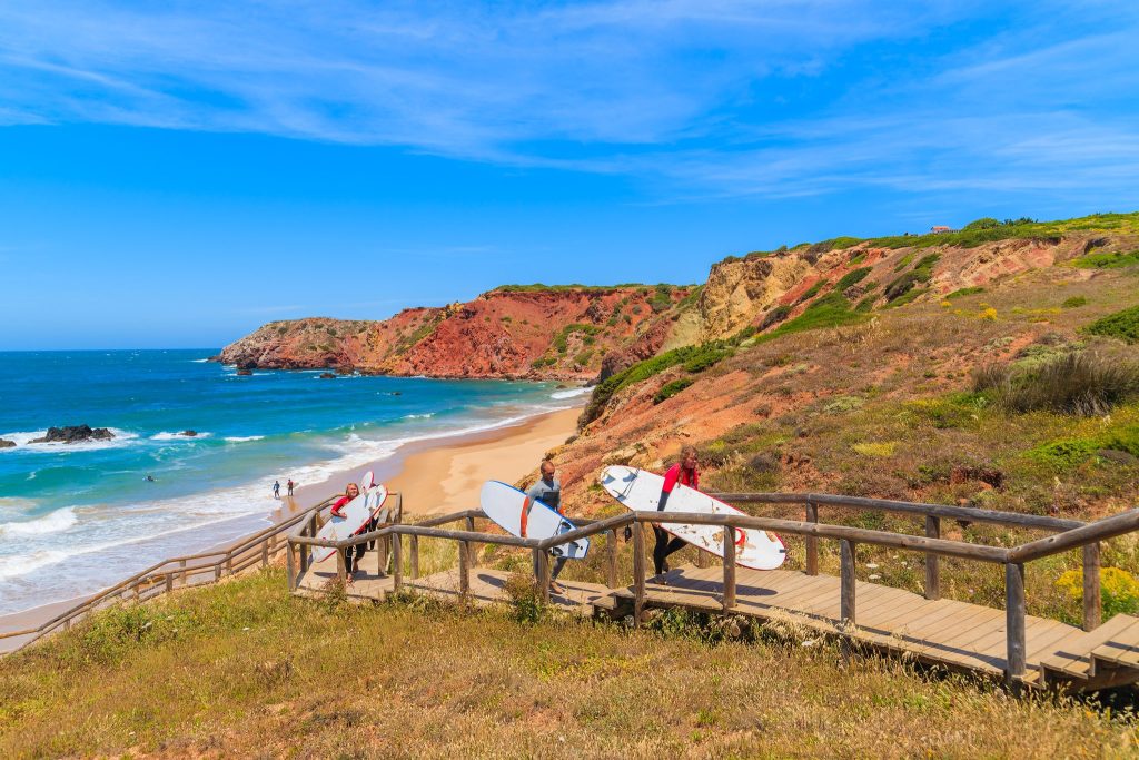 Learn-to-Surf-in-Portugal